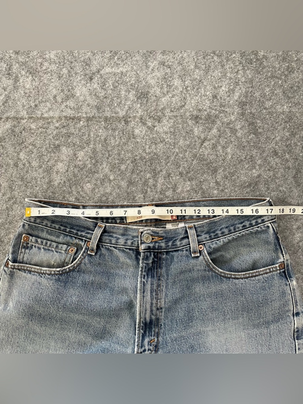 Levis 550 Relaxed Fit Jeans Mens 36x34 Blue Light Wash Distressed 100% Cotton - Picture 6 of 16